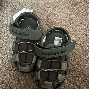 Avalanche size 5 sandals